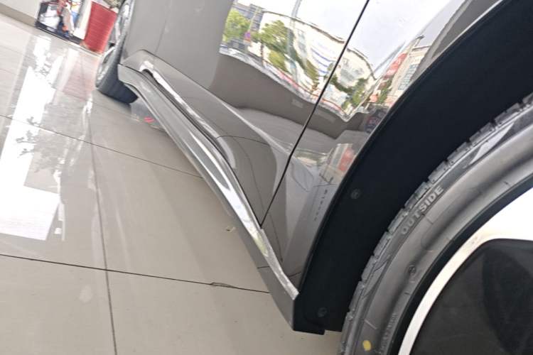 Used Nio ET5T 2024 75kWh Touring Right Side Sill