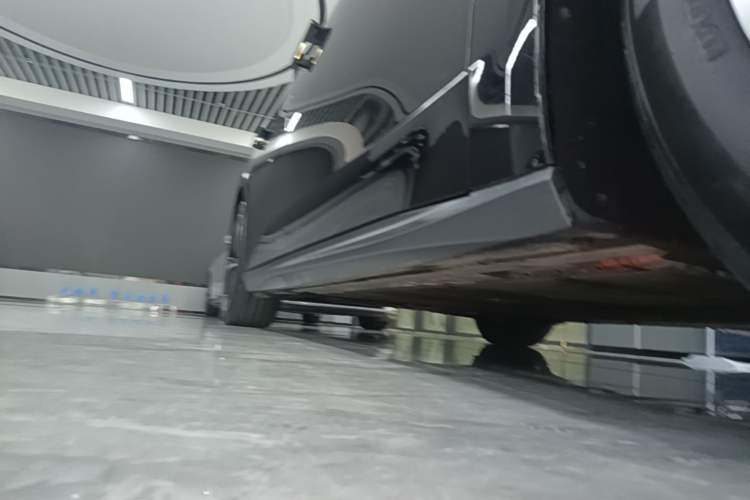 Used Nio ET5T 2024 75kWh Touring Right Side Sill