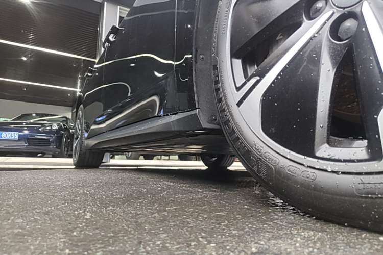 Used Nio ET5T 2024 75kWh Touring Right Side Sill