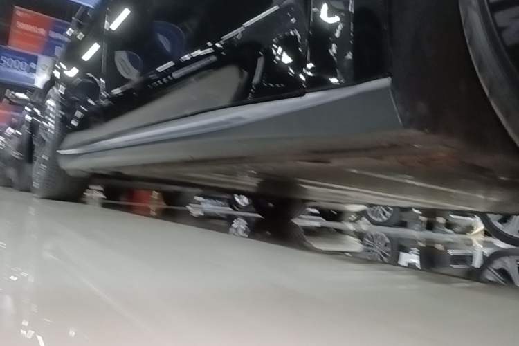 Used Nio ET5T 2024 75kWh Touring Right Side Sill