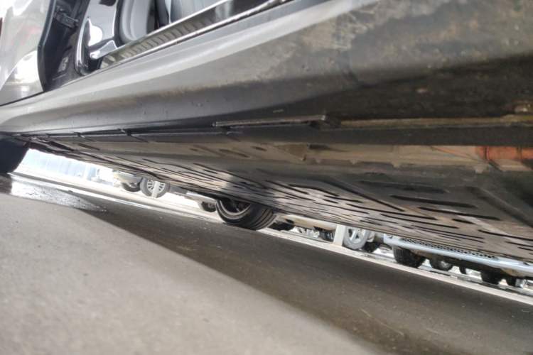Used Nio ET5T 2024 75kWh Touring Right Side Sill