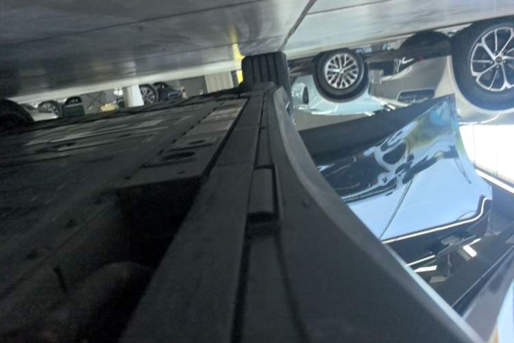 Used Nio ET5T 2024 75kWh Touring Right Side Sill