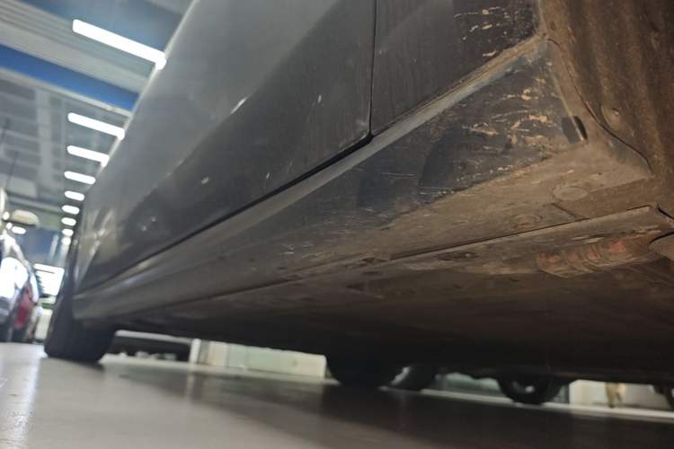 Used Nio ET5T 2024 75kWh Touring Right Side Sill