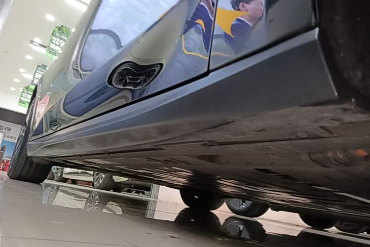 Used Nio ET5T 2024 75kWh Touring Right Side Sill