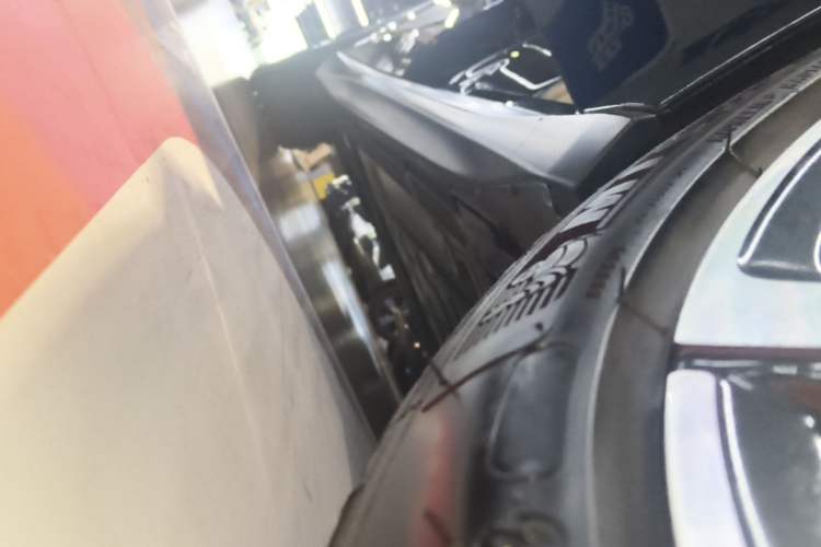 Used Nio ET5T 2024 75kWh Touring Right Side Sill