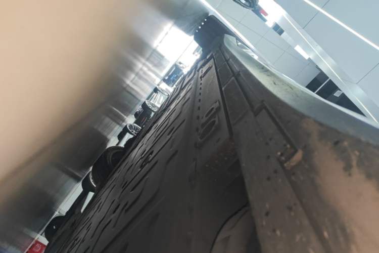Used Nio ET5T 2024 75kWh Touring Right Side Sill