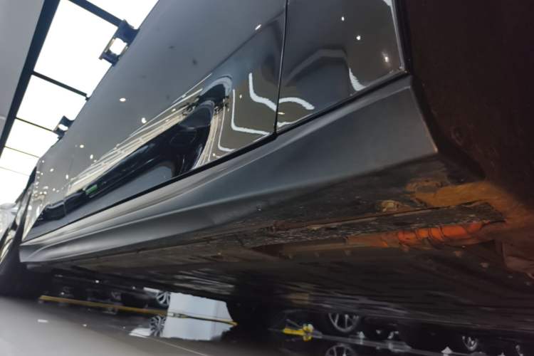 Used Nio ET5T 2024 75kWh Touring Right Side Sill