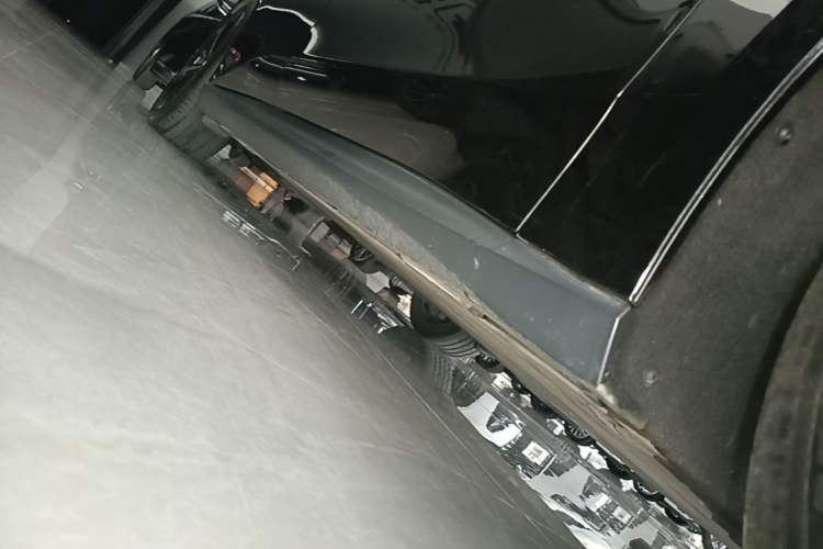 Used Nio ET5T 2024 75kWh Touring Right Side Sill