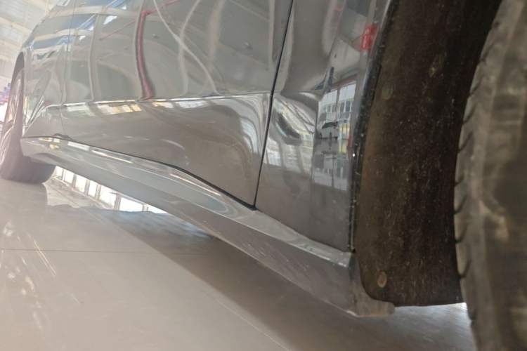 Used Nio ET5T 2024 75kWh Touring Right Side Sill