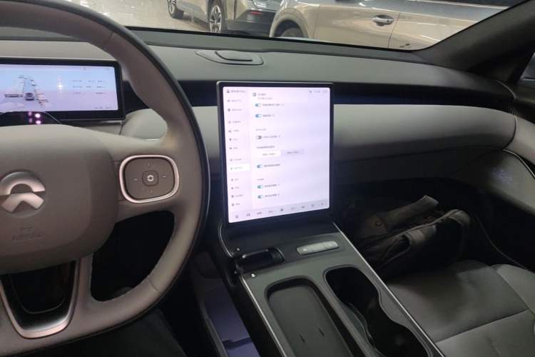 Used Nio ET5T 2024 75kWh Touring Center Console