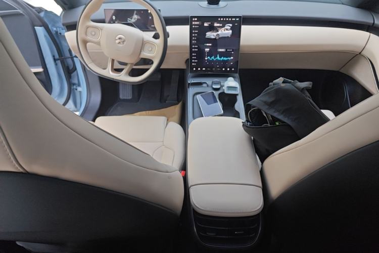 Used Nio ET5T 2024 75kWh Touring Center Console