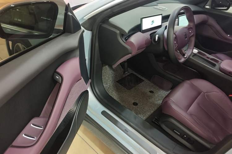 Used Nio ET5T 2024 75kWh Touring Driver Seat
