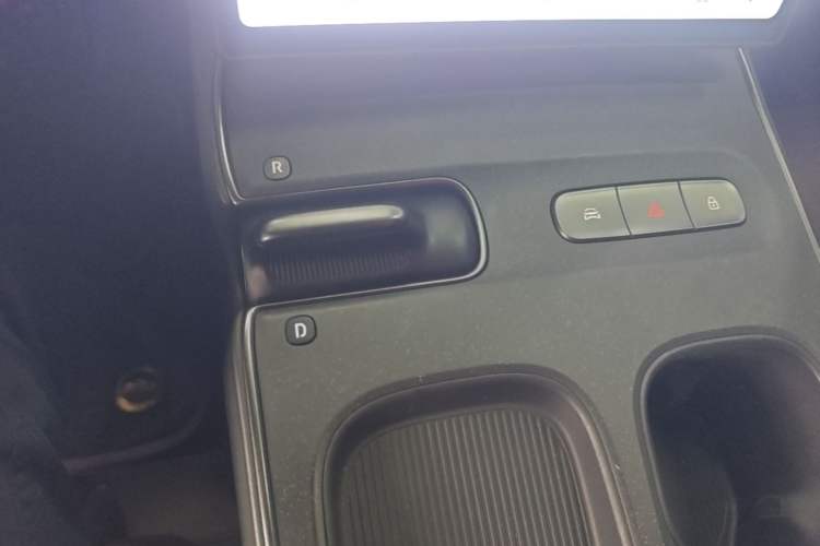 Used Nio ET5T 2024 75kWh Touring Gear Lever