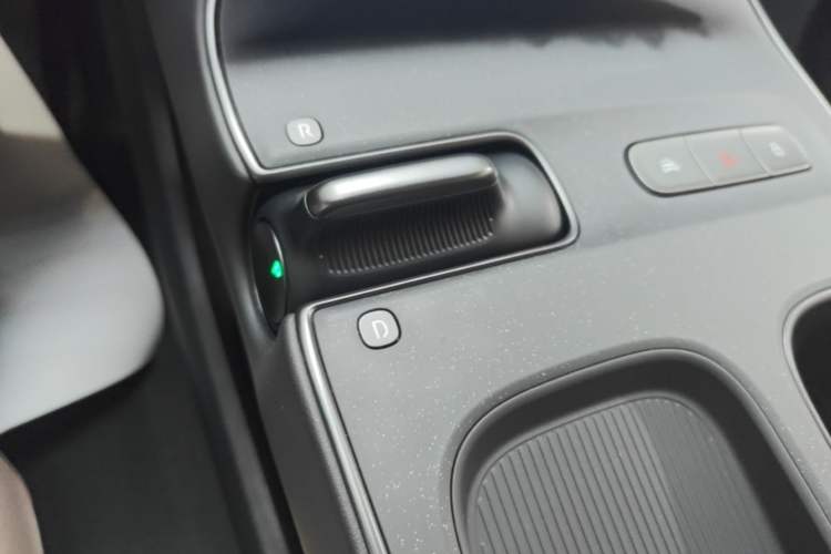 Used Nio ET5T 2024 75kWh Touring Gear Lever