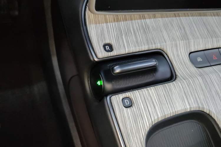 Used Nio ET5T 2024 75kWh Touring Gear Lever