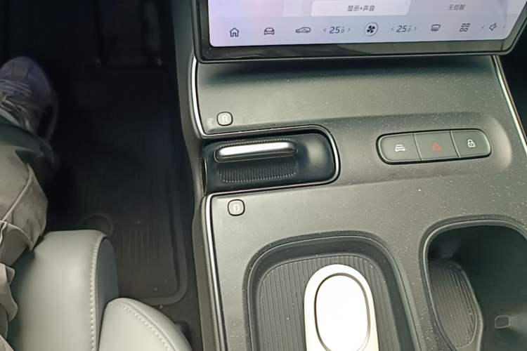 Used Nio ET5T 2024 75kWh Touring Gear Lever