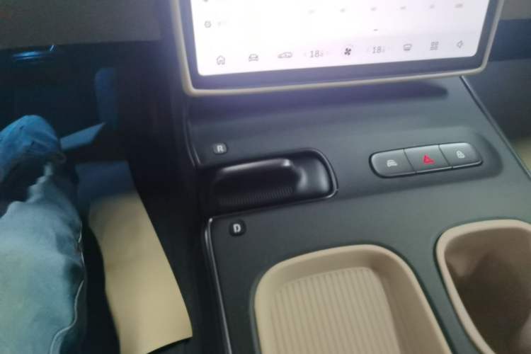 Used Nio ET5T 2024 75kWh Touring Gear Lever
