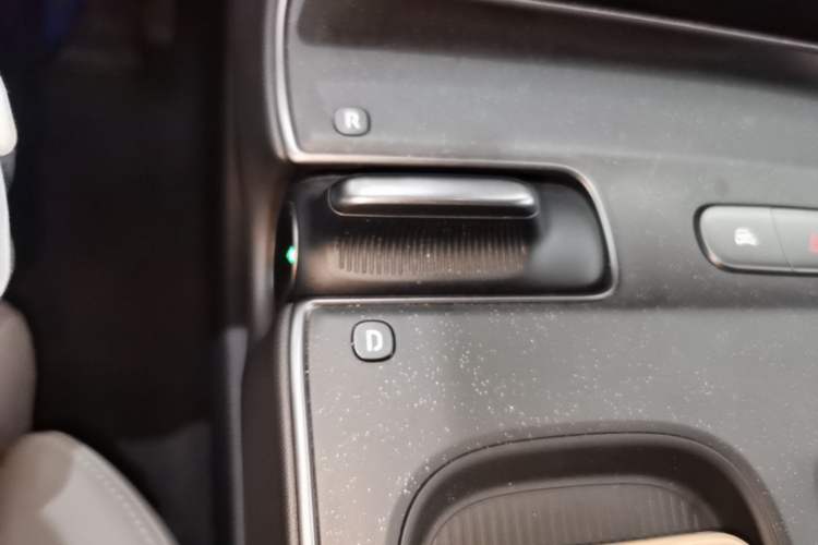 Used Nio ET5T 2024 75kWh Touring Gear Lever