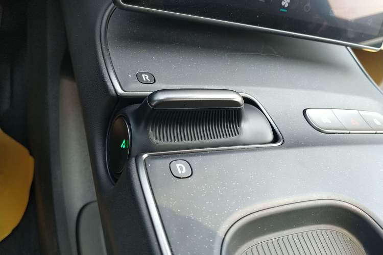 Used Nio ET5T 2024 75kWh Touring Gear Lever