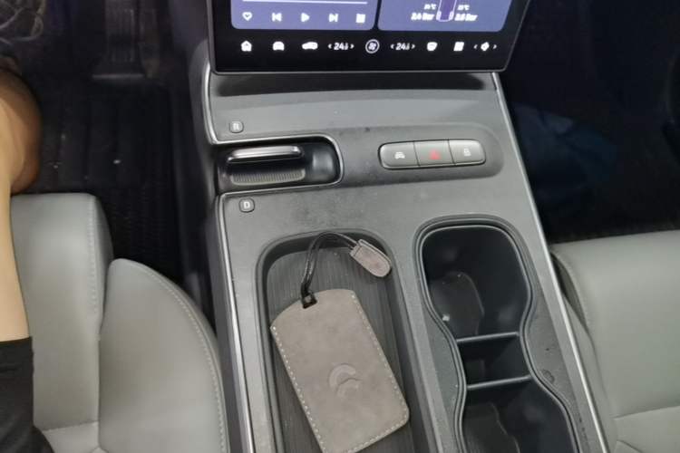 Used Nio ET5T 2024 75kWh Touring Gear Lever