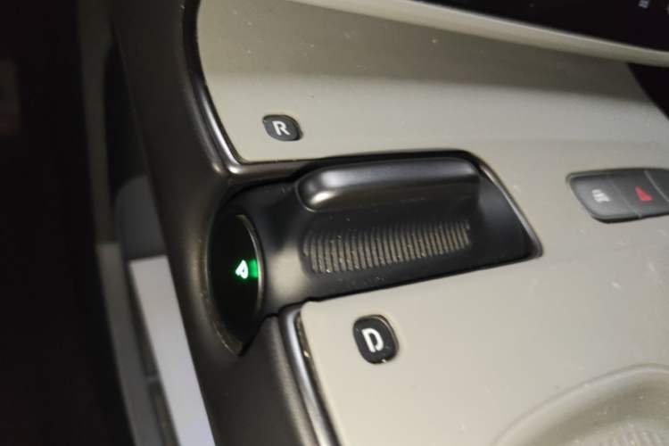 Used Nio ET5T 2024 75kWh Touring Gear Lever