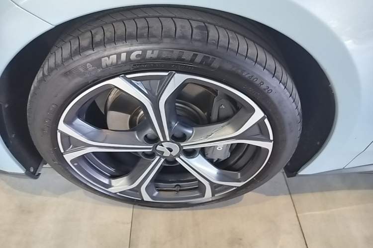 Used Nio ET5T 2024 75kWh Touring Left Front Wheel Hub