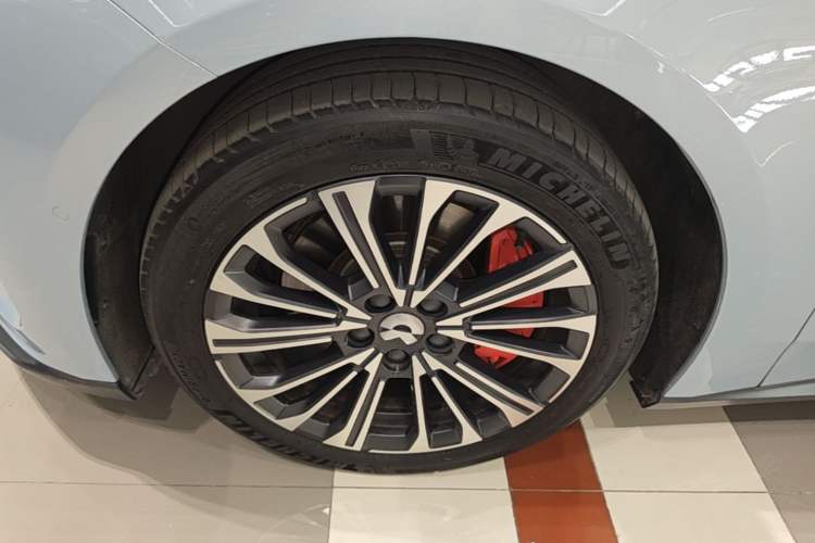 Used Nio ET5T 2024 75kWh Touring Left Front Wheel Hub