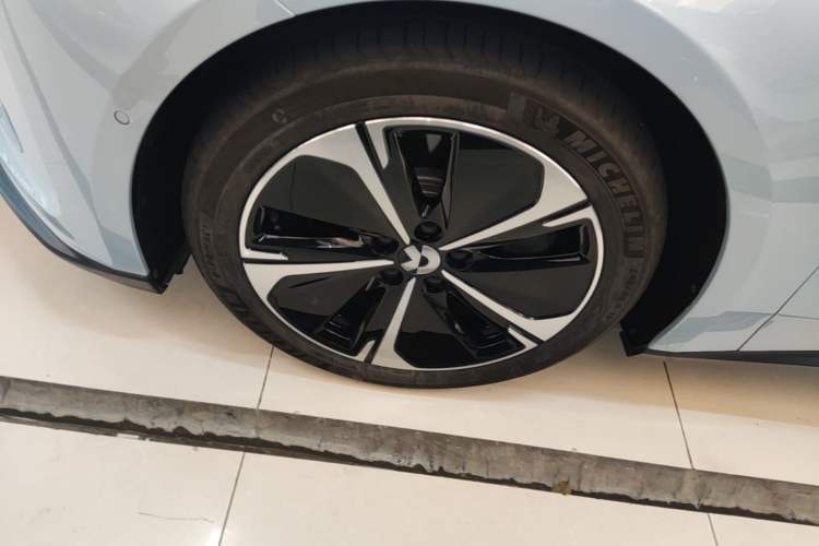 Used Nio ET5T 2024 75kWh Touring Left Front Wheel Hub