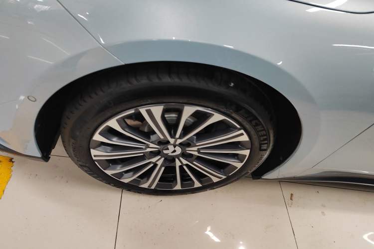 Used Nio ET5T 2024 75kWh Touring Left Front Wheel Hub