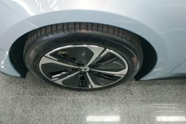Used Nio ET5T 2024 75kWh Touring Left Front Wheel Hub