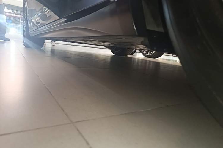 Used Nio ET5T 2024 75kWh Touring Left Side Sill