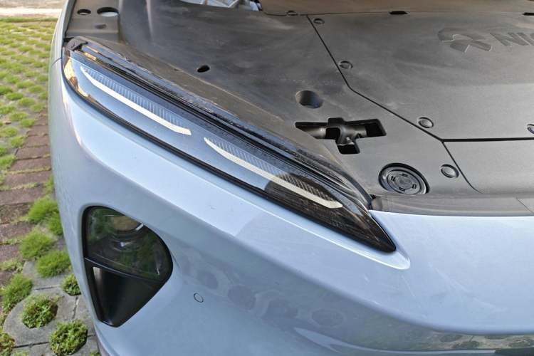 Used Nio ET5T 2024 75kWh Touring Right Front Headlight