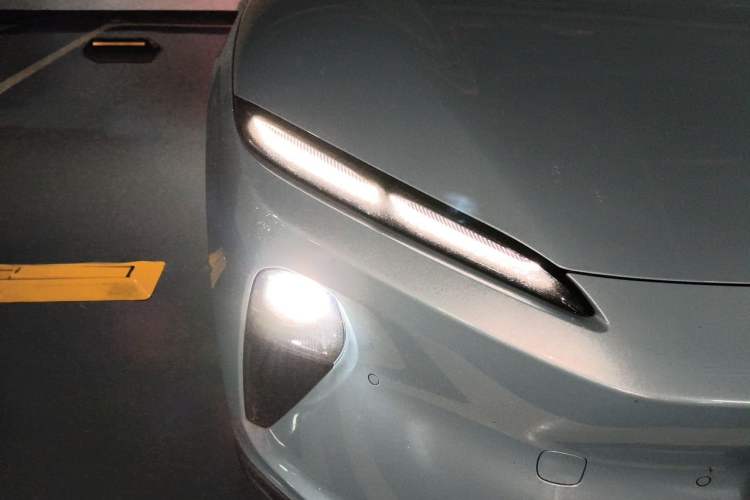 Used Nio ET5T 2024 75kWh Touring Right Front Headlight