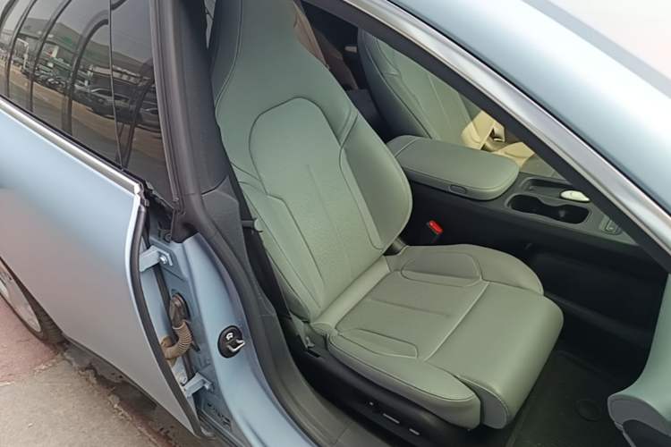 Used Nio ET5T 2024 75kWh Touring Right Front Seat