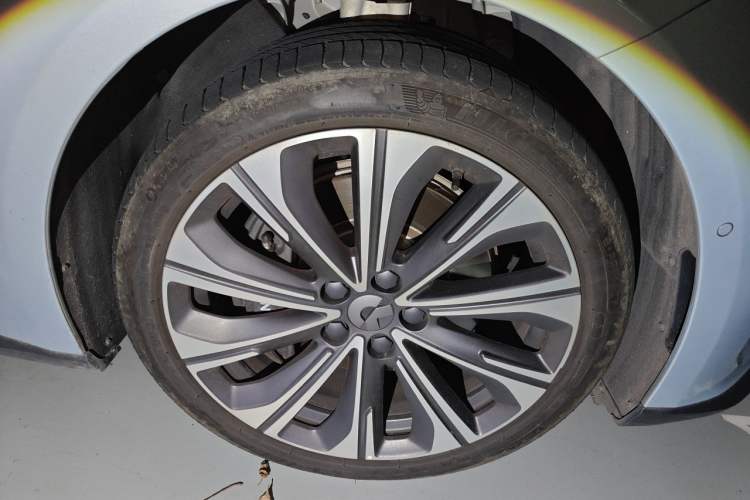 Used Nio ET5T 2024 75kWh Touring Right Front Wheel Hub