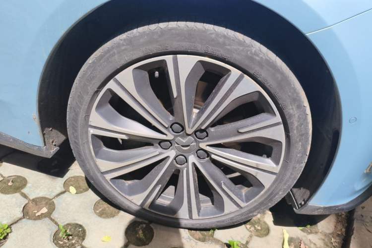 Used Nio ET5T 2024 75kWh Touring Right Front Wheel Hub