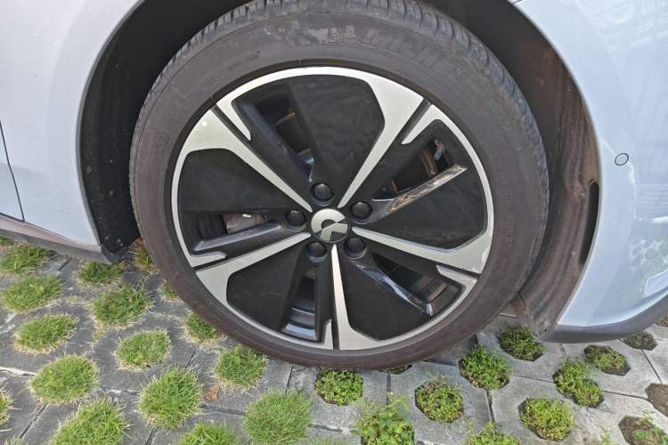 Used Nio ET5T 2024 75kWh Touring Right Front Wheel Hub