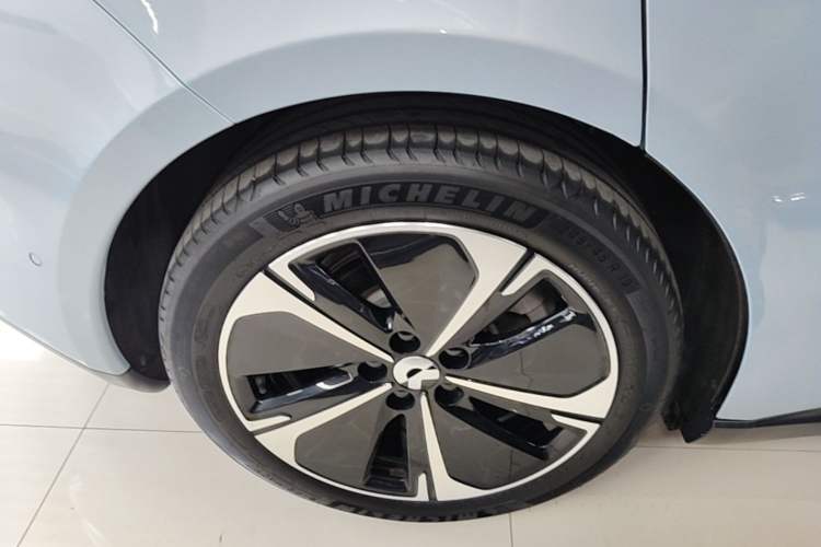 Used Nio ET5T 2024 75kWh Touring Right Rear Wheel Hub