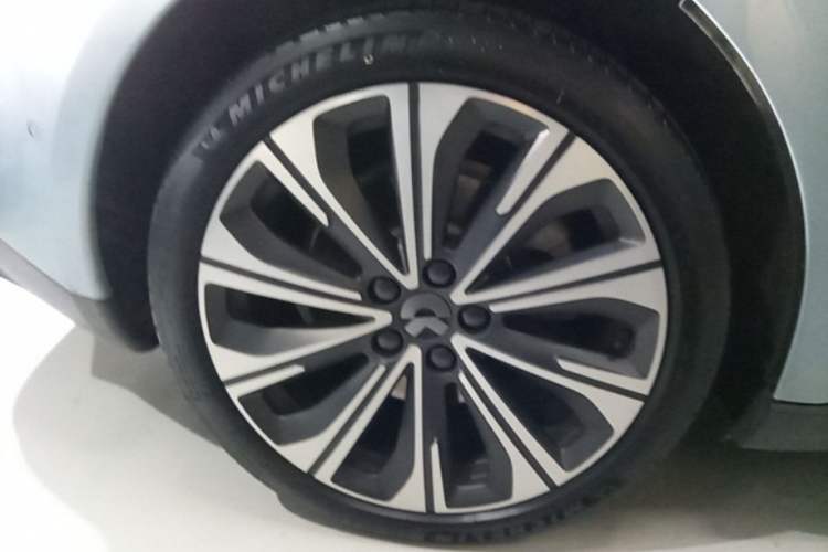 Used Nio ET5T 2024 75kWh Touring Right Rear Wheel Hub