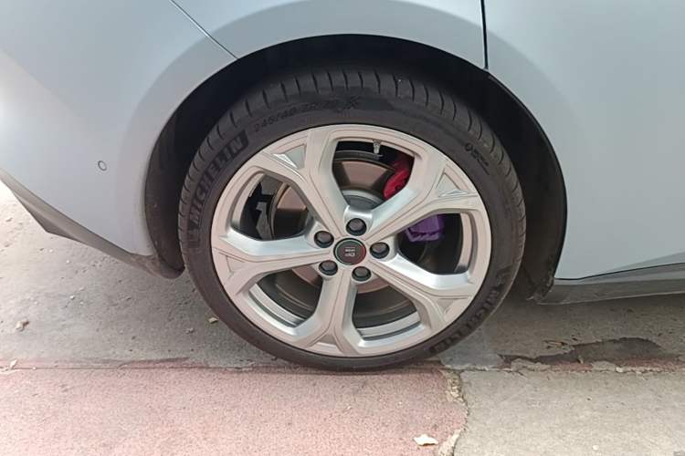 Used Nio ET5T 2024 75kWh Touring Right Rear Wheel Hub