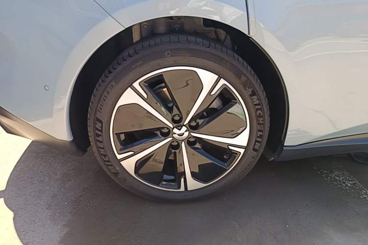 Used Nio ET5T 2024 75kWh Touring Right Rear Wheel Hub