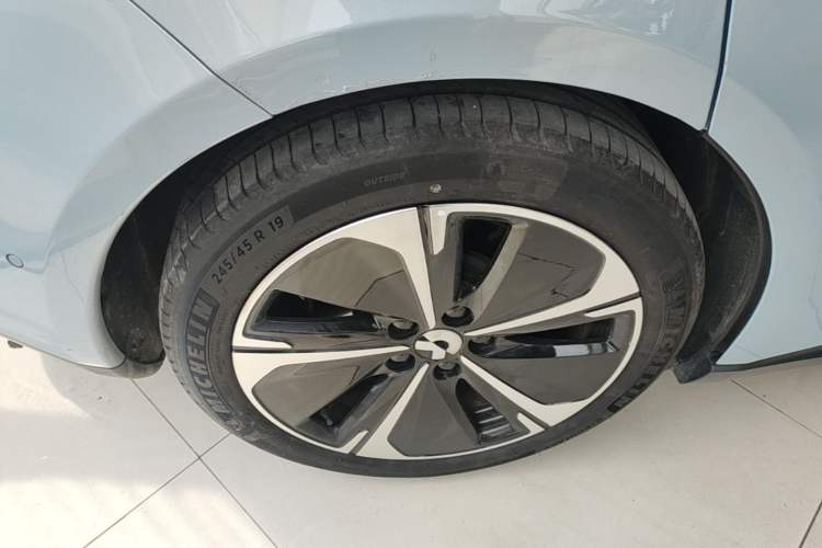 Used Nio ET5T 2024 75kWh Touring Right Rear Wheel Hub