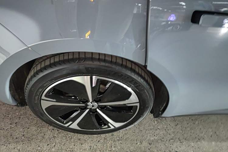 Used Nio ET5T 2024 75kWh Touring Right Rear Wheel Hub