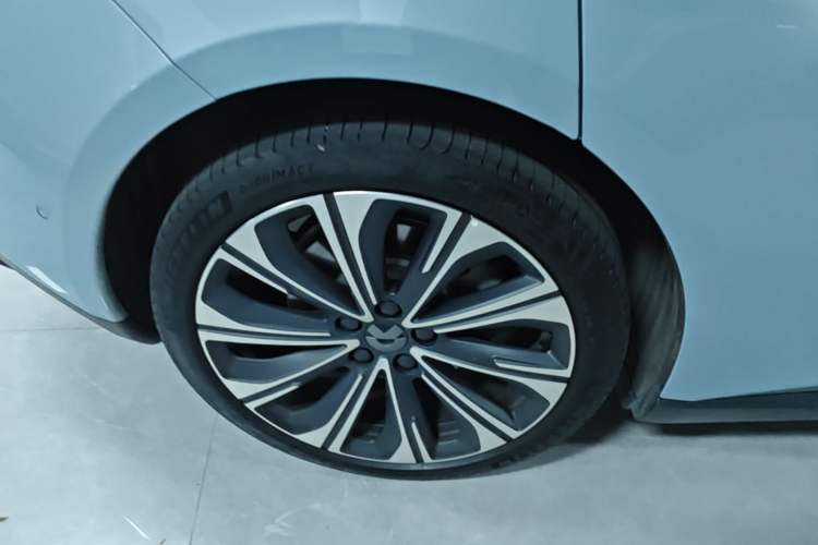 Used Nio ET5T 2024 75kWh Touring Right Rear Wheel Hub