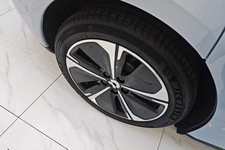 Used Nio ET5T 2024 75kWh Touring Right Rear Wheel Hub