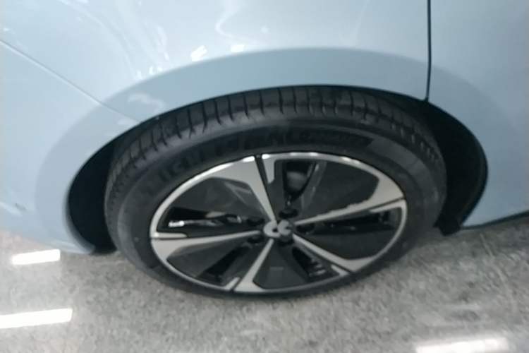 Used Nio ET5T 2024 75kWh Touring Right Rear Wheel Hub