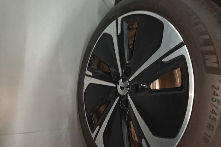 Used Nio ET5T 2024 75kWh Touring Right Rear Wheel Hub