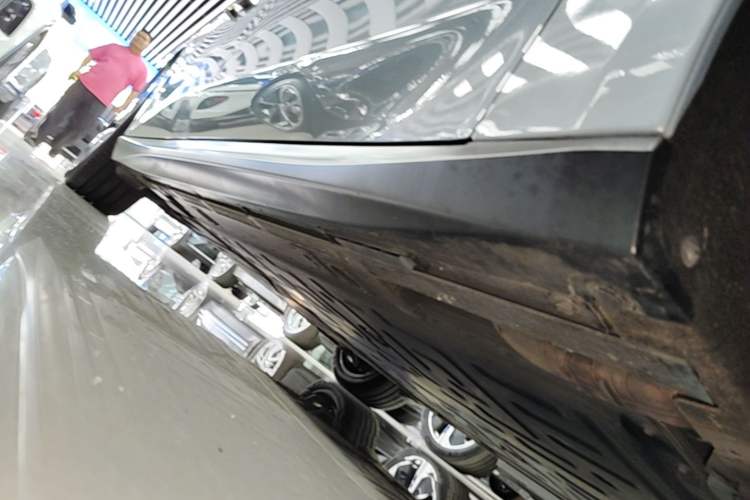 Used Nio ET5T 2024 75kWh Touring Right Side Sill