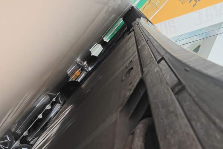 Used Nio ET5T 2024 75kWh Touring Right Side Sill