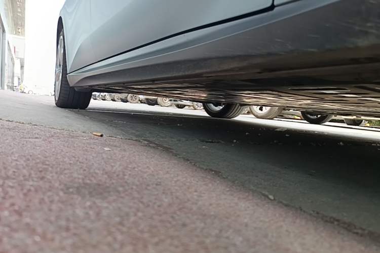 Used Nio ET5T 2024 75kWh Touring Right Side Sill
